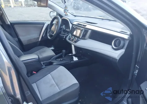 2015 Toyota Rav4 Le z USA, uszkodzony, nr VIN JTMBFREV3FD125527